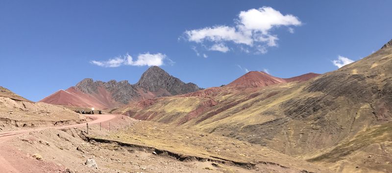 caminata montaña 7 colores - Perú